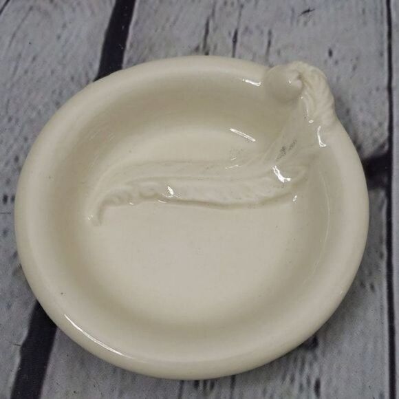 Vintage Minimalist Boho Cream Ceramic Feather Ring Dish Holder - Picture 3 of 9